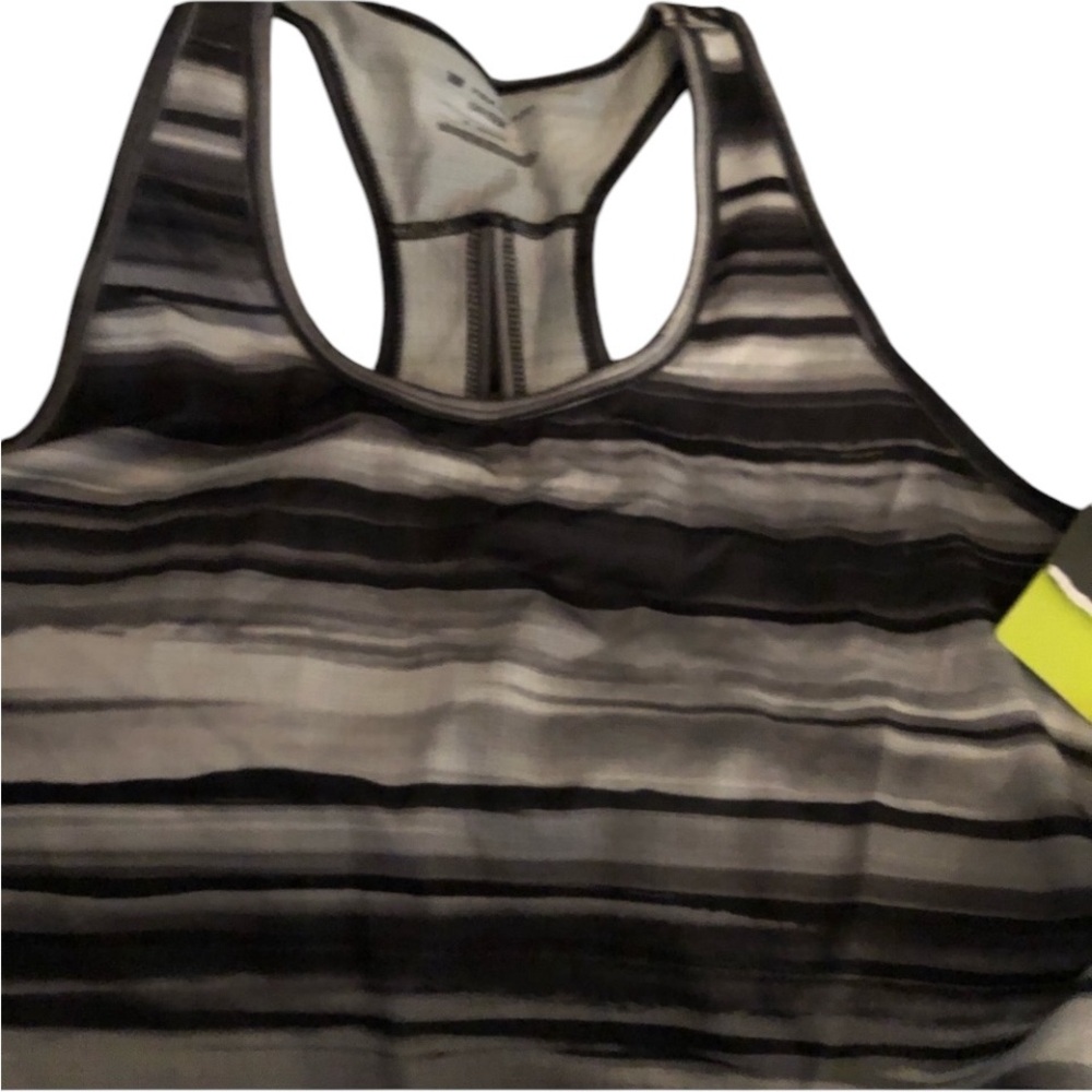 Black & white small cropped sports bra running / yoga top